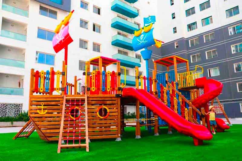 Aire de jeux - Résidence La Belle Colline - Birkhadem Des enfants qui s'amusent dans une aire de jeux à la résidence Belle colline Bessa Promotion