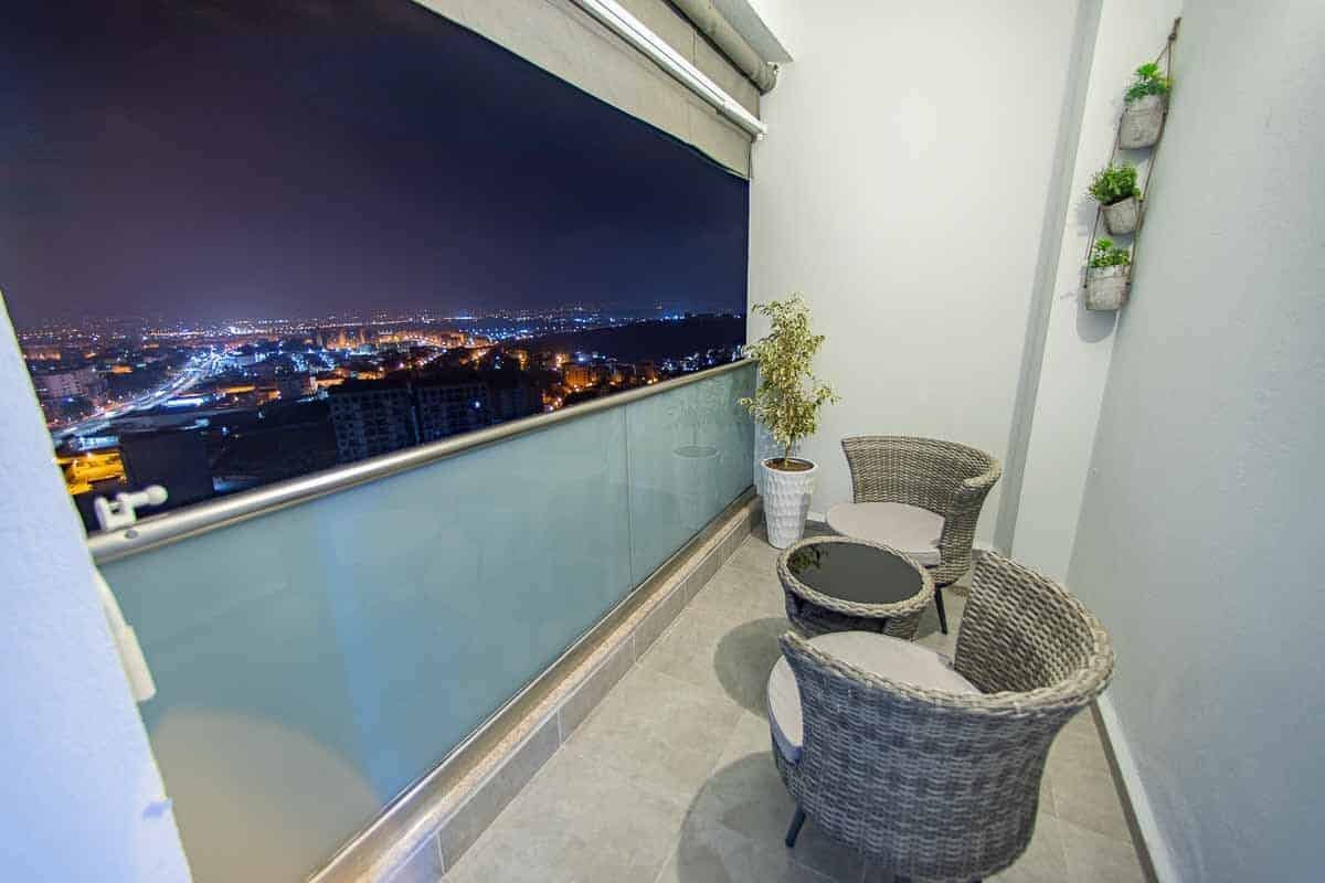 Vue du balcon de la résidence Belle Colline de Bessa Promotion Vue nocturne d'un immeuble de Bessa Promotion